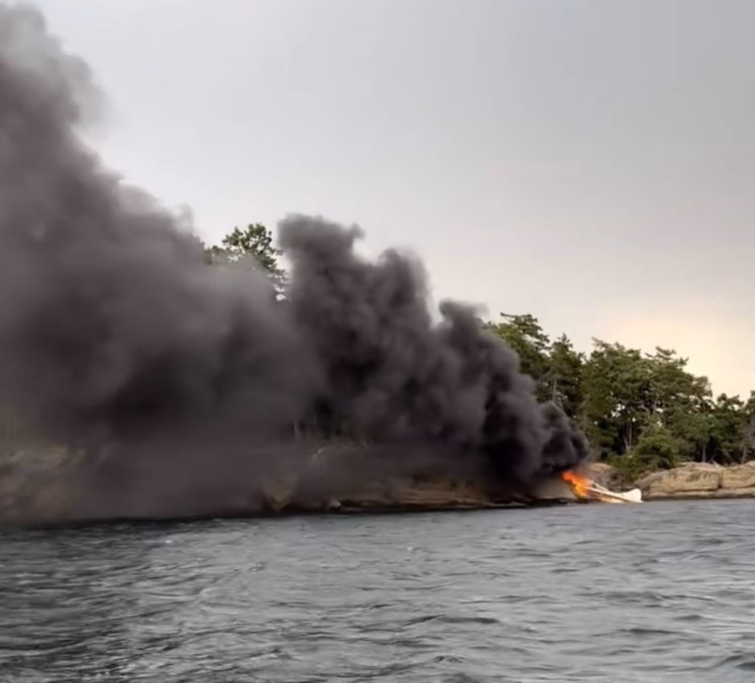 Washington Seaplane Crash Injures Multiple After Emergency Landing Near Sucia Island